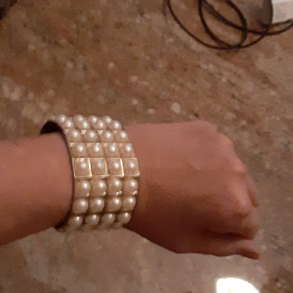 FAUX PEARL  ADJUSTABLE BANGLE BRACELET